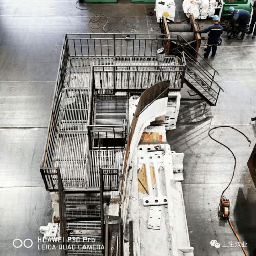 機(jī)修廠制作多功能檢修破炭平臺保障安全生產(chǎn)